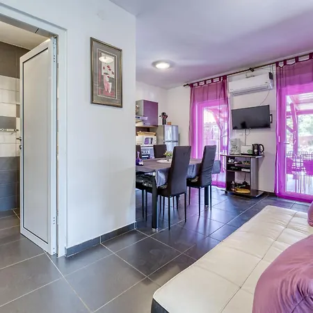 Radmila By Interhome שילו